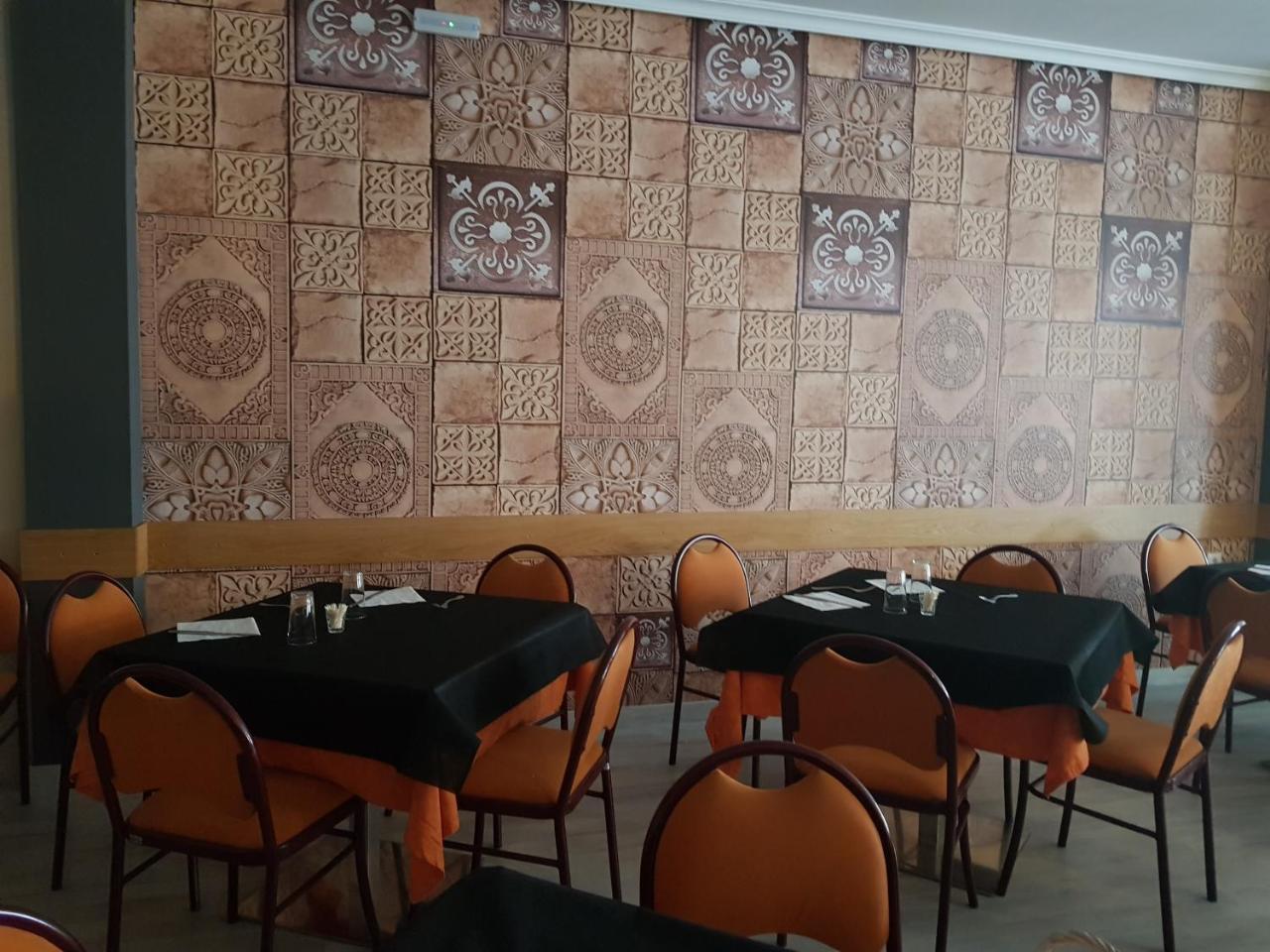 Hostal Restaurante El Abuelo Trobajo Del Camino Exterior photo